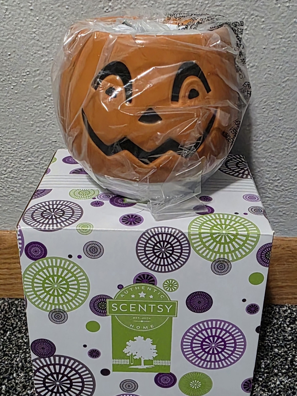 Scentsy Orange Jack-O'-Lantern Warmer